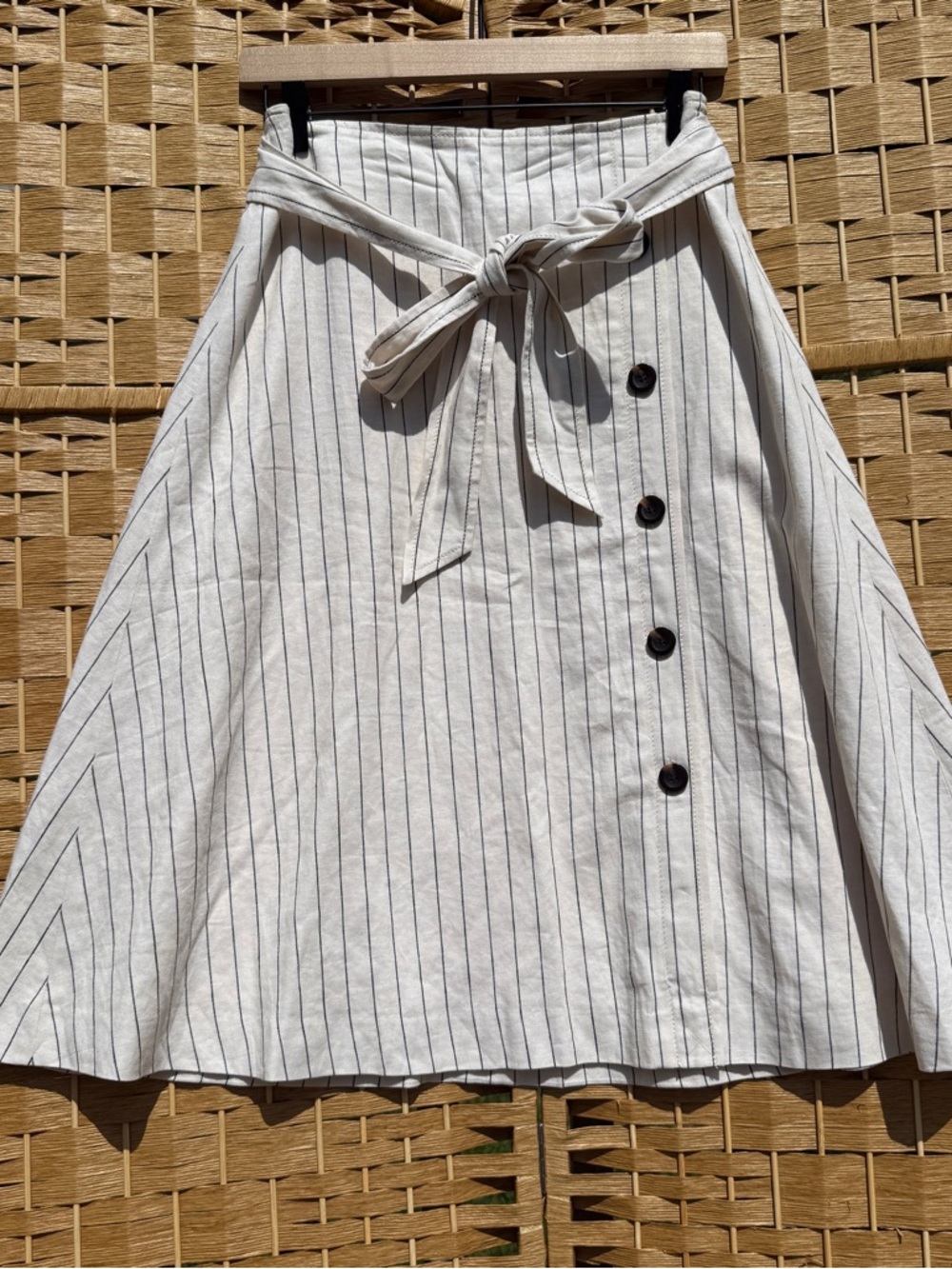 Ann Taylor Cream and Navy Striped Midi Skirt Linen / Cotton Blend Women’s Size 2